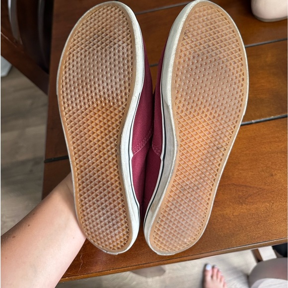 Size 9 maroon vans - Picture 3 of 3
